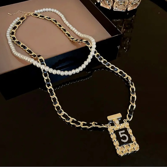 Fashion necklace with pearls & leather two rows. Bottle 5 - Picture 5 of 10